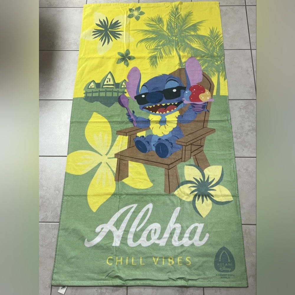 Disney Aloha Chill Vibes Beach Towel - Yellow and Green